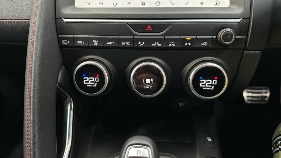 Dual Climate Control / Air Conditioning 