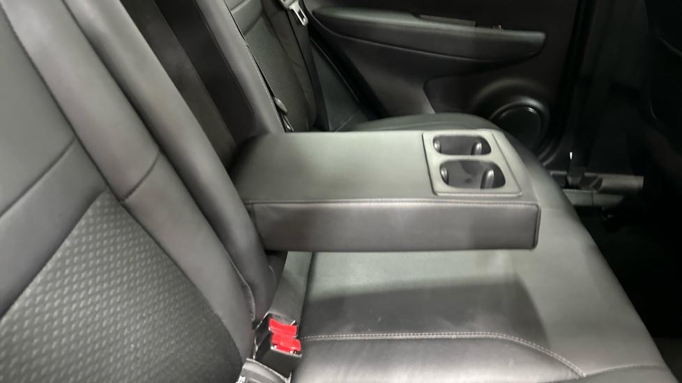 Rear Armrest/ Cup Holder