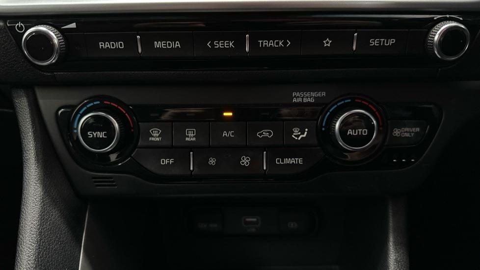 Air Conditioning /Dual Climate Control 