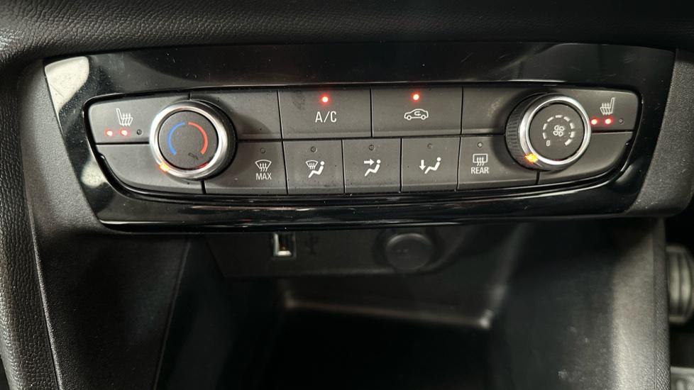 Air Conditioning /Heated Seats 