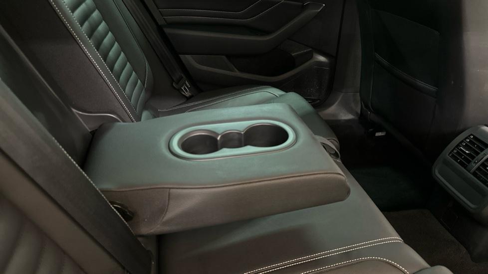 Rear Armrest/ Cup Holder