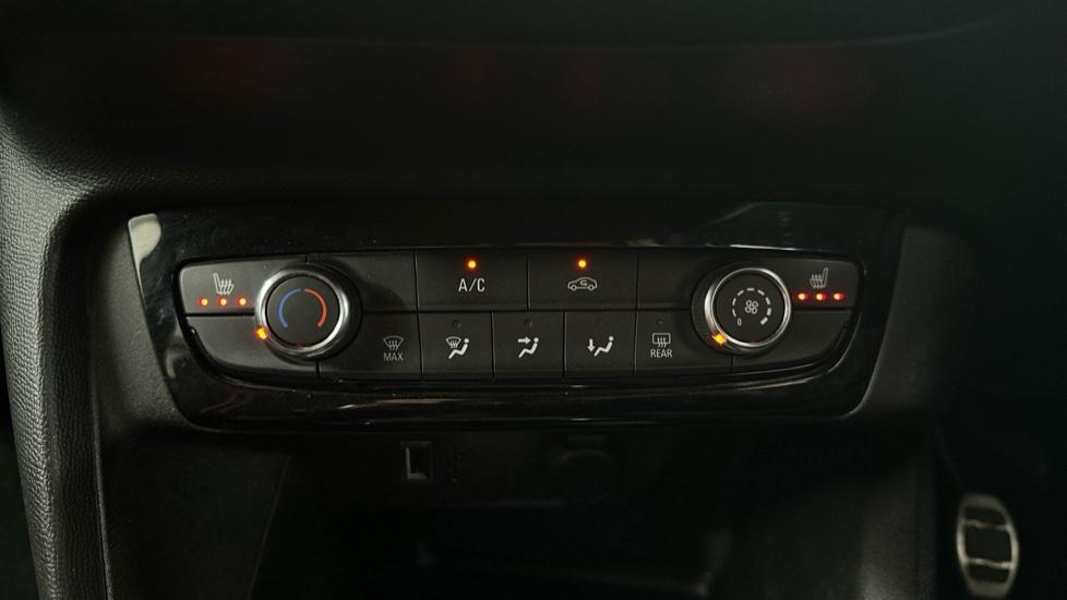 Air Conditioning /Heated Seats 