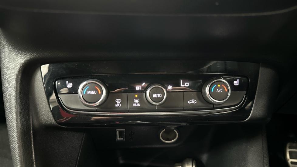 Air Conditioning /Dual Climate Control/Heated Seats 