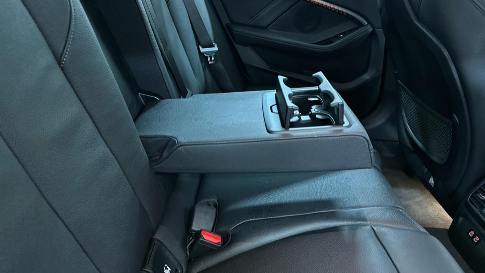 Rear Armrest/ Cup Holder