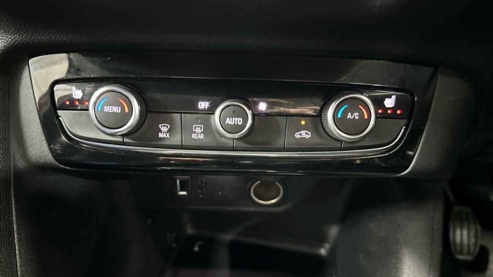 Air Conditioning /Dual Climate Control/Heated Seats 