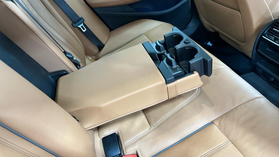 Rear Armrest/ Cup Holder