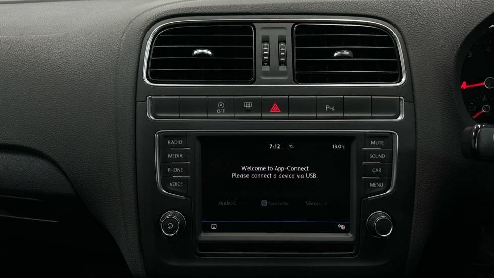 Apple Car Play & Android Auto