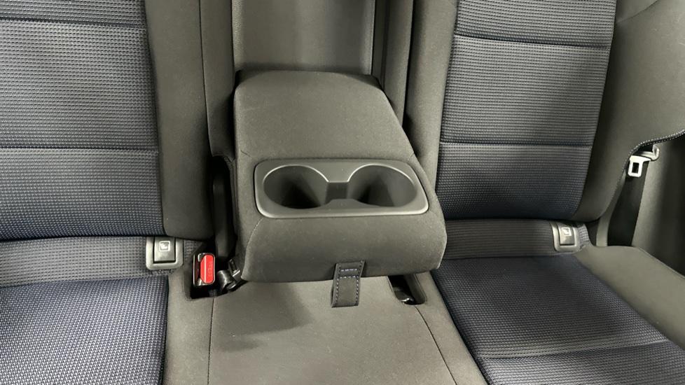 Rear Armrest/ Cup Holder