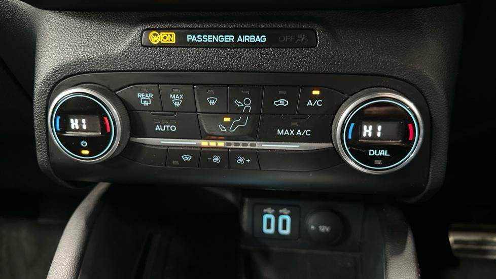 Dual Climate Control / Air Conditioning 