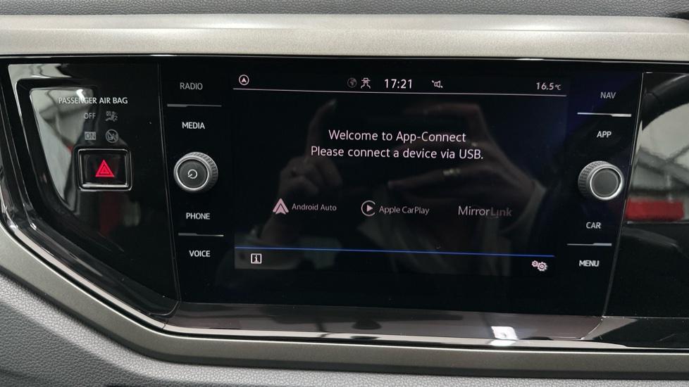 Apple Car Play & Android Auto