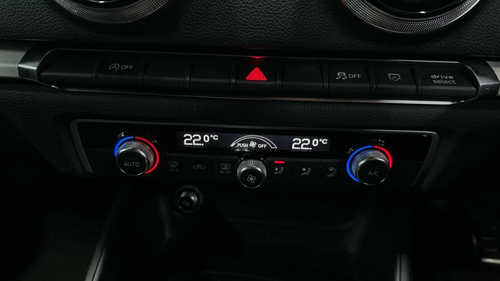 Air Conditioning / Dual Climate Control/ Auto Stop Start 