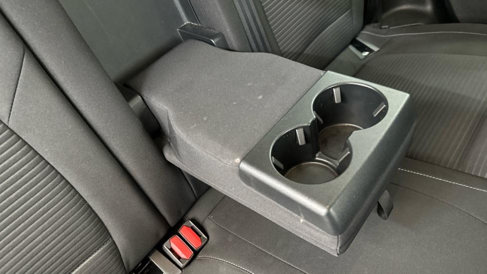 Rear Armrest/ Cup Holder