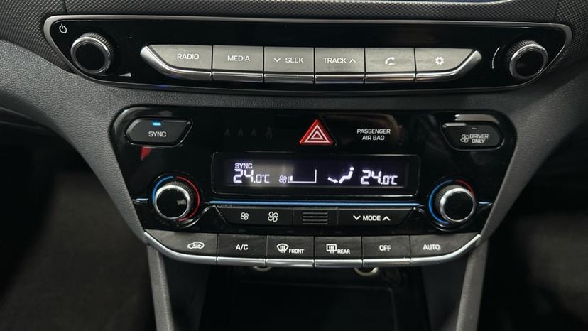 Air Conditioning /Dual Climate Control 