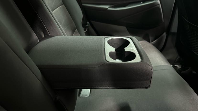 Rear Armrest/ Cup Holder