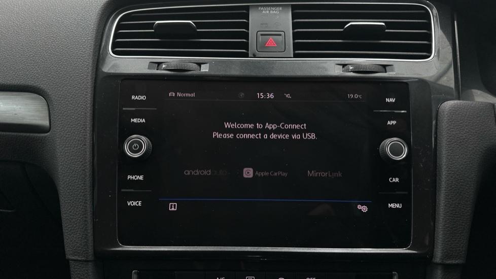 Apple Car Play & Android Auto