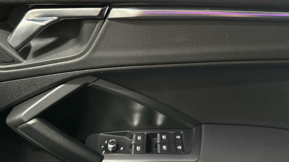 Electric Windows / Wing Mirrors /Ambient Lighting 