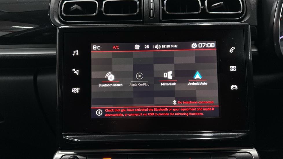 Bluetooth / Apple CarPlay / Android Auto 