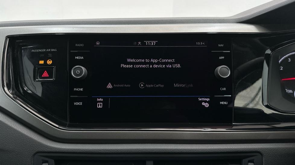 Apple Car Play & Android Auto