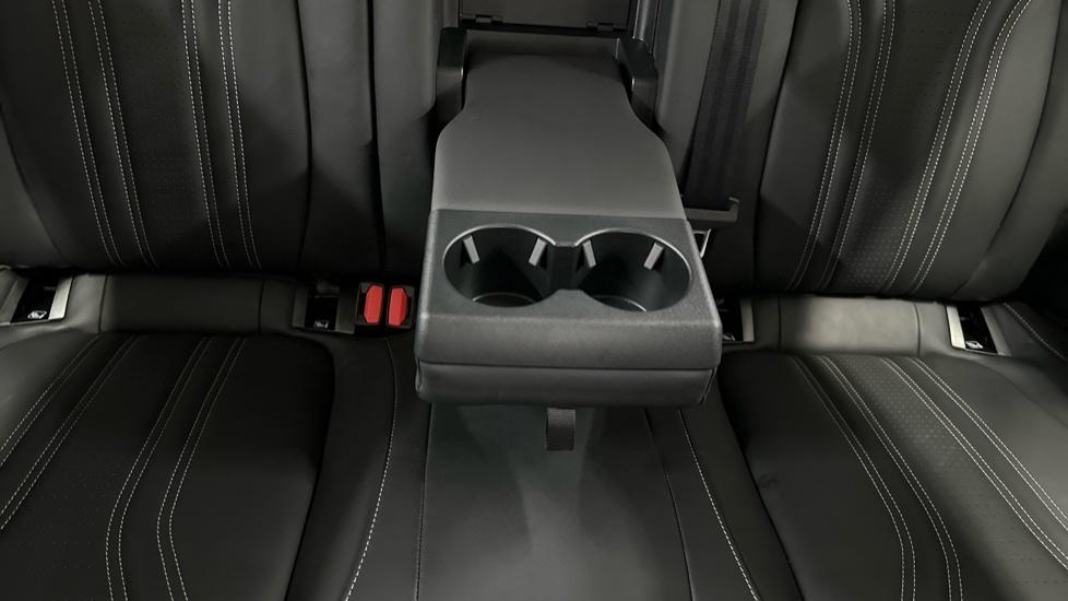 Rear Armrest/ Cup Holder