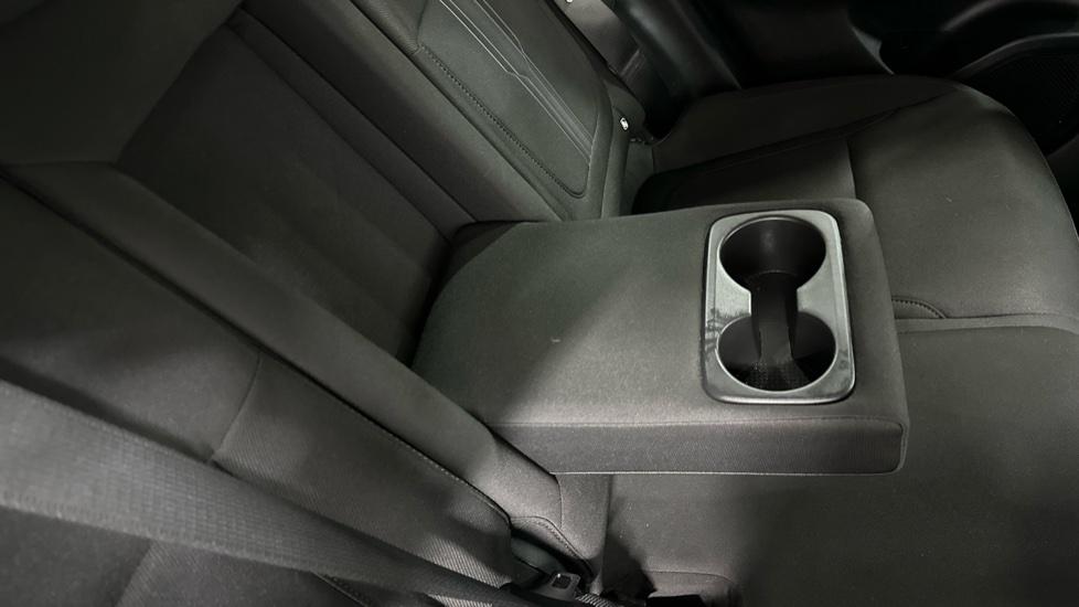 Rear Armrest/ Cup Holder