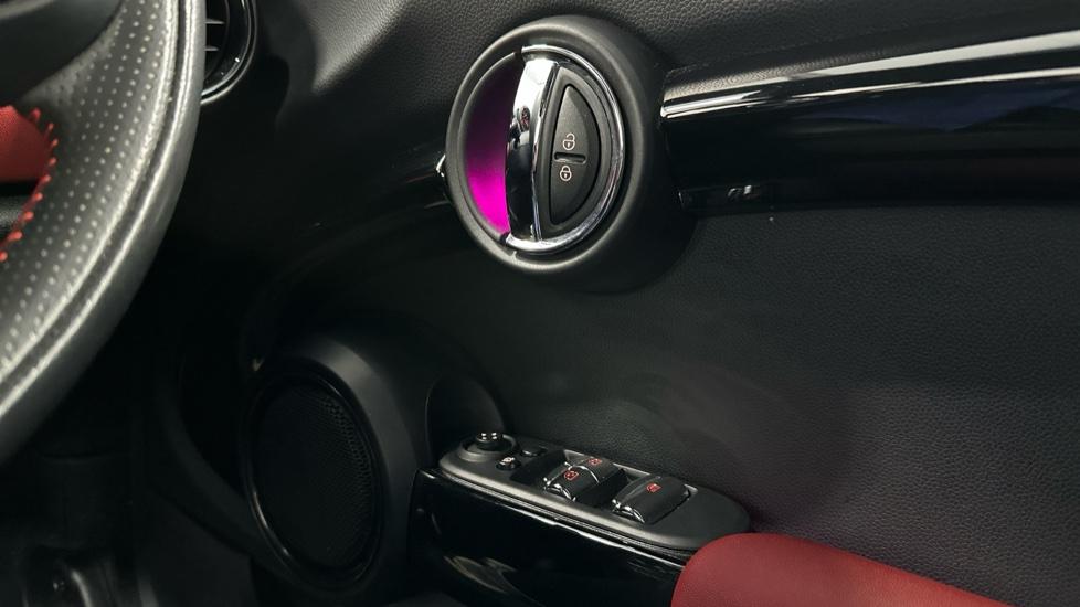 Electric Windows / Wing Mirrors / Ambient Lighting 