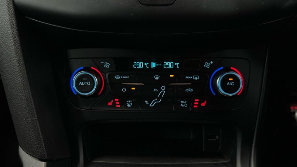 Air Conditioning /Dual Climate Control/Heated Seats 