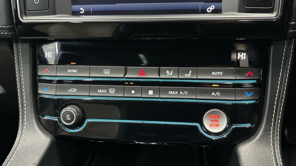 Dual Climate Control / Air Conditioning 