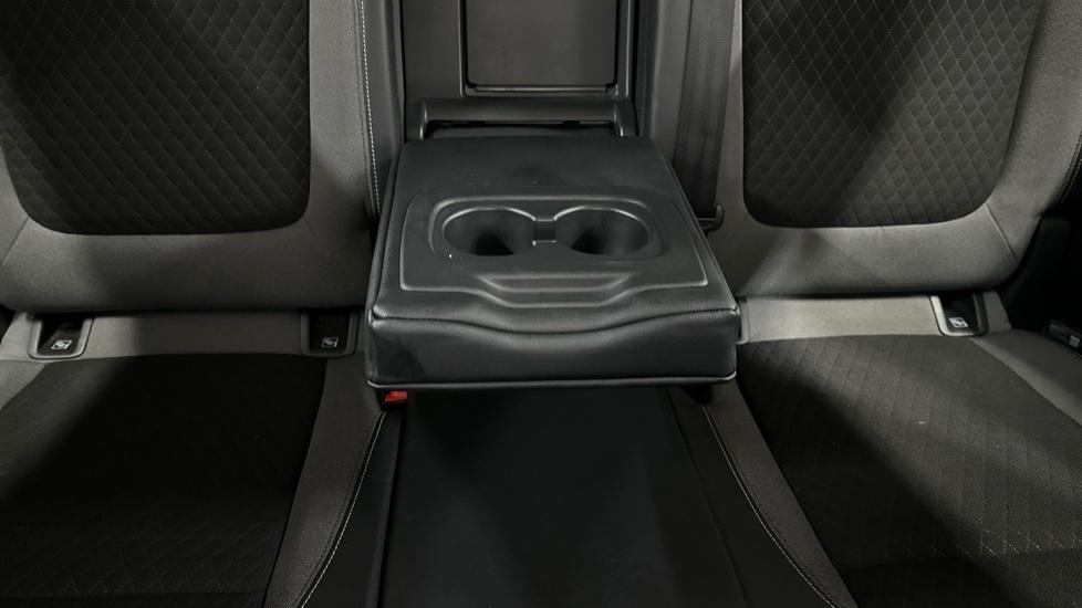 Rear Armrest/ Cup Holder