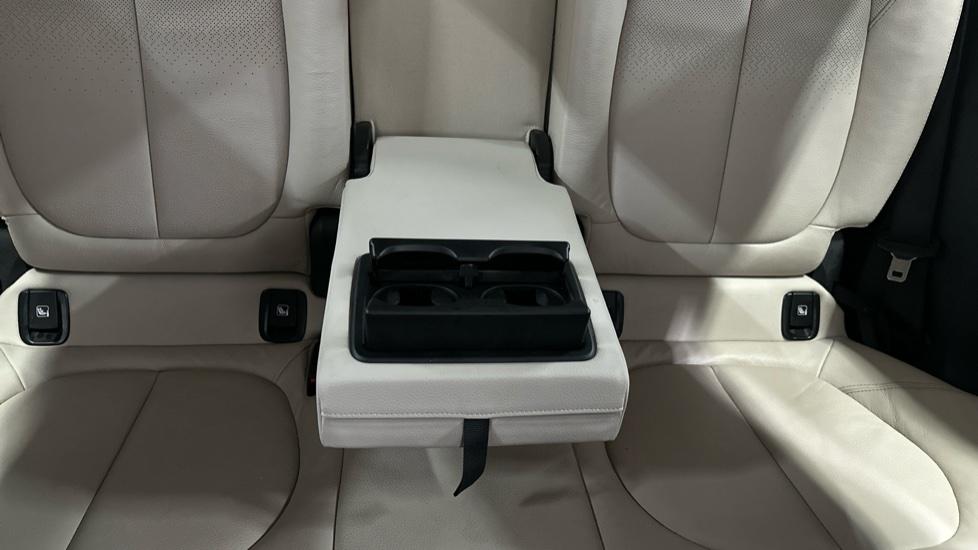 Rear Armrest/ Cup Holder