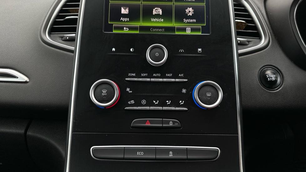 Air Conditioning /Dual Climate Control/Lane Assist