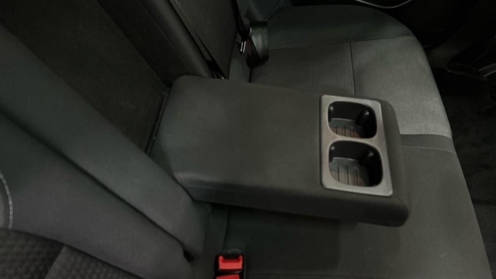 Rear Armrest/ Cup Holder