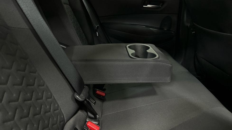 Rear Armrest/ Cup Holder