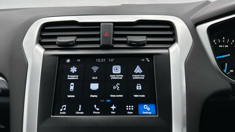 Apple Car Play & Android Auto