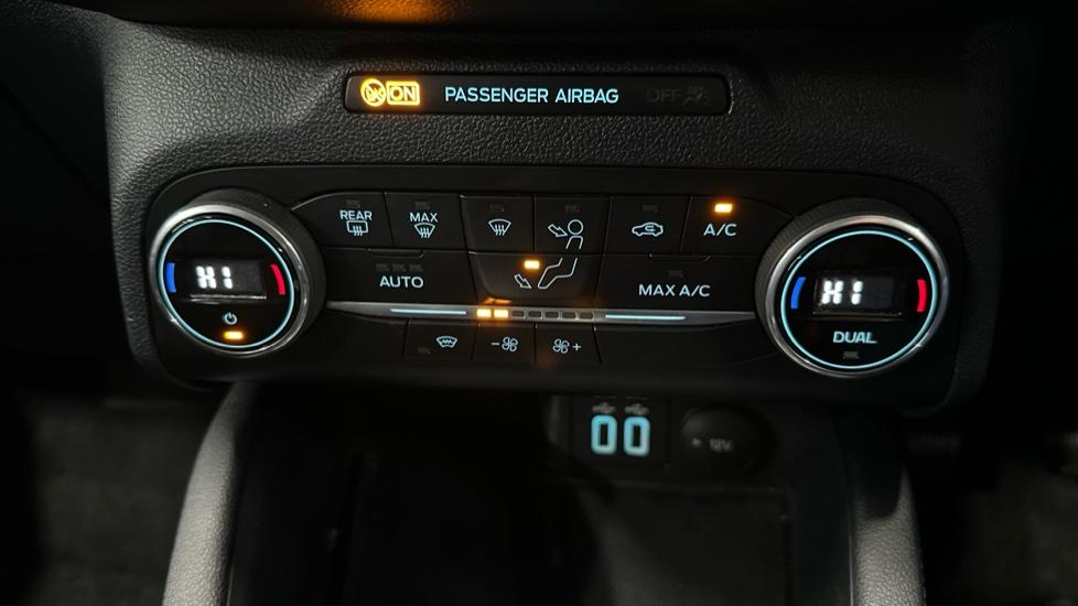 Dual Climate Control / Air Conditioning 