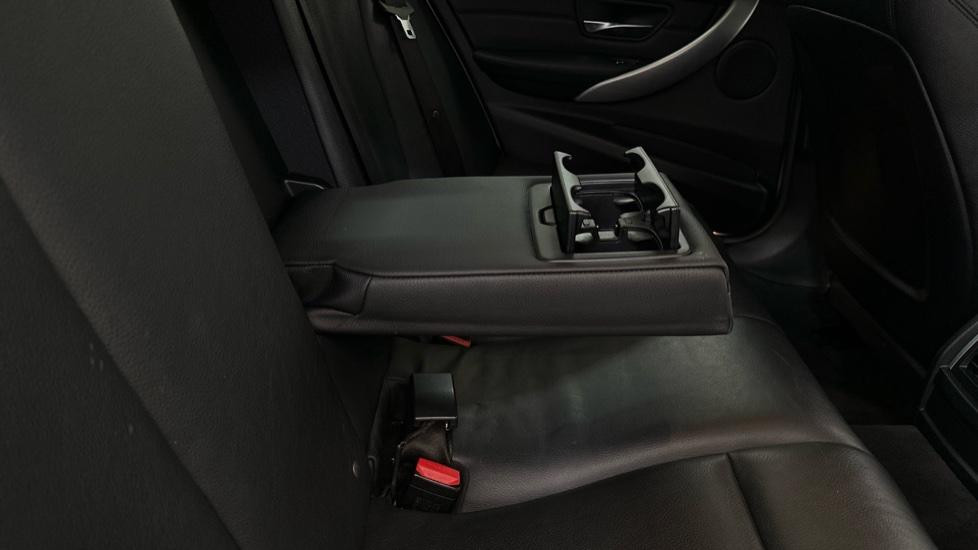 Rear Armrest/ Cup Holder