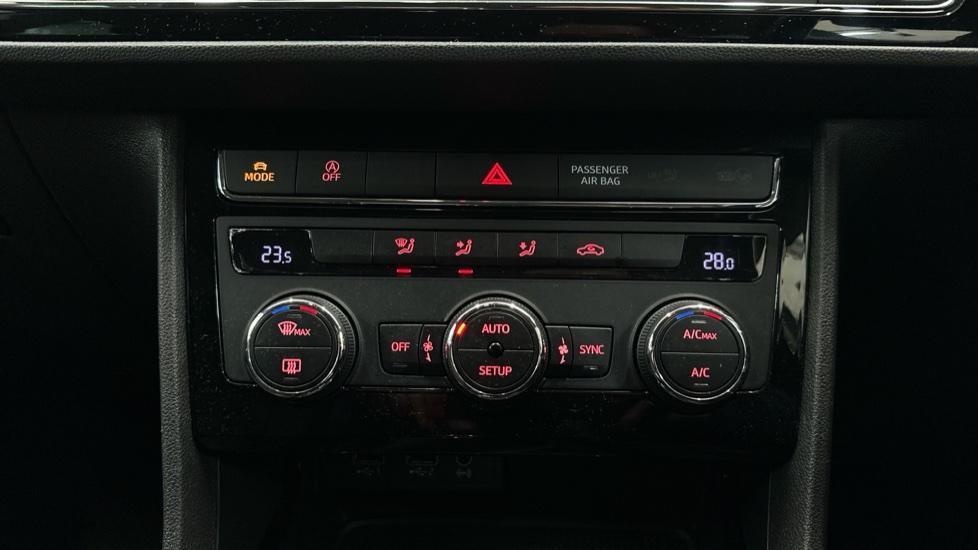 Air Conditioning / Dual Climate Control/ Auto Stop Start 