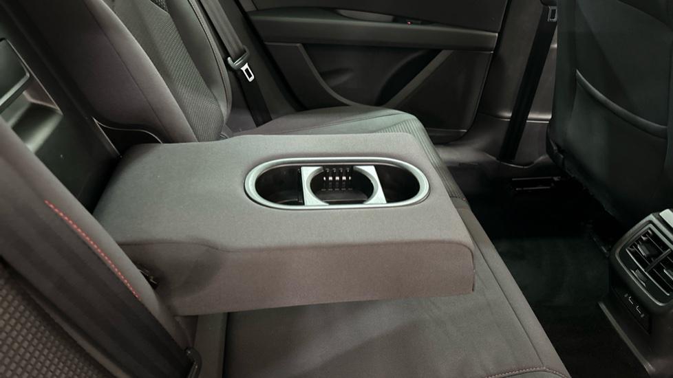 Rear Armrest/ Cup Holder