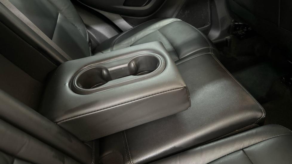 Rear Armrest/ Cup Holder