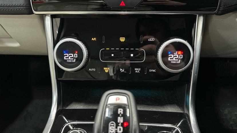 Dual Climate Control / Air Conditioning 