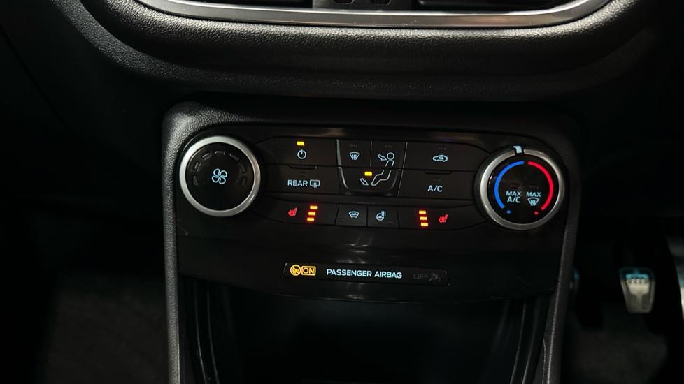 Air Conditioning /Heated Seats 