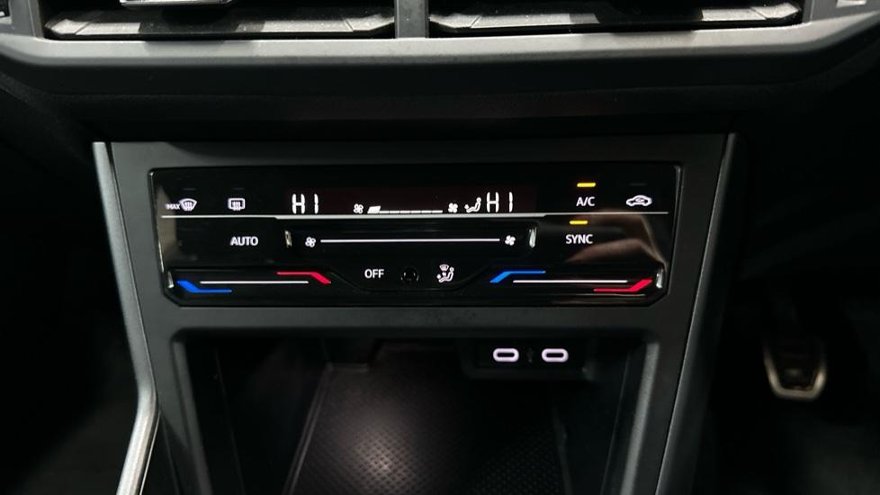 Dual Climate Control / Air Conditioning 