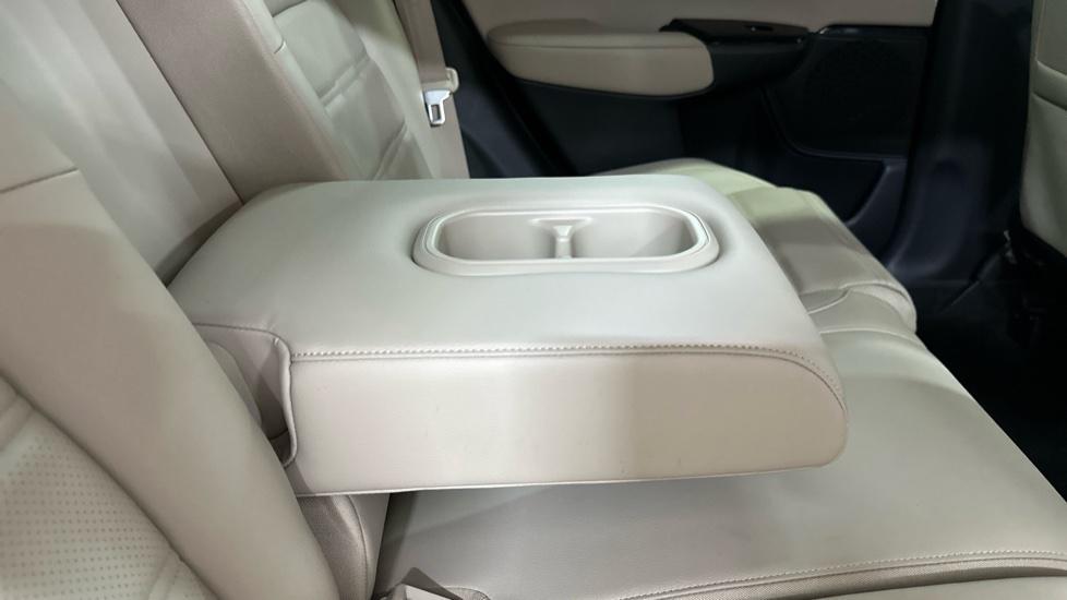 Rear Armrest/ Cup Holder