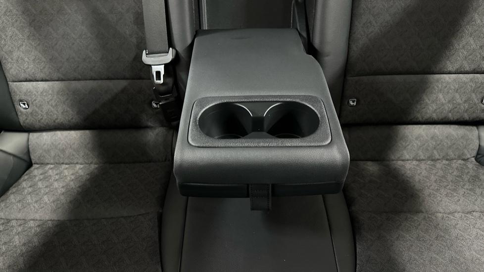 Rear Armrest/ Cup Holder