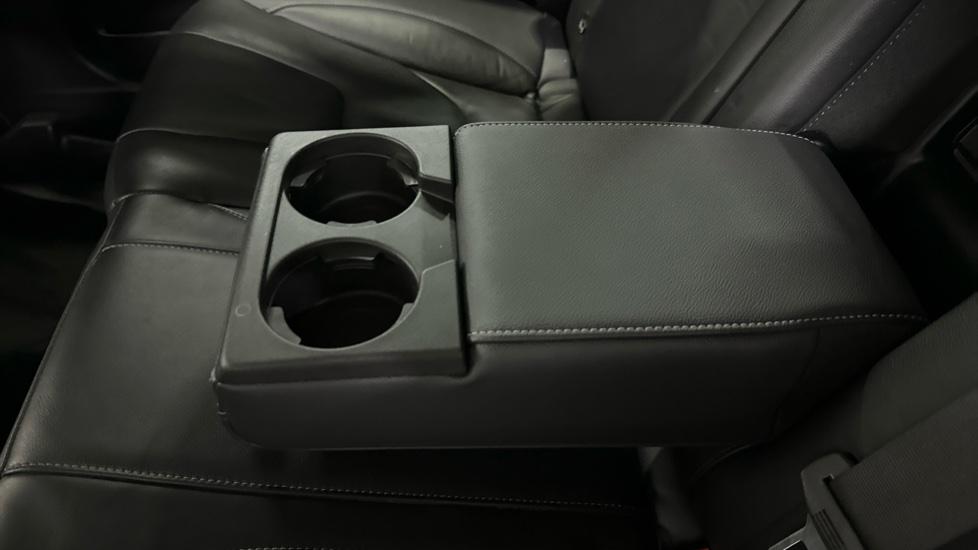 Rear Armrest/ Cup Holder