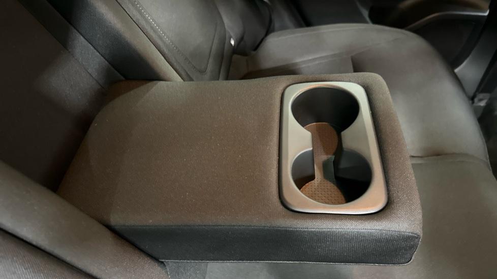 Rear Armrest/ Cup Holder