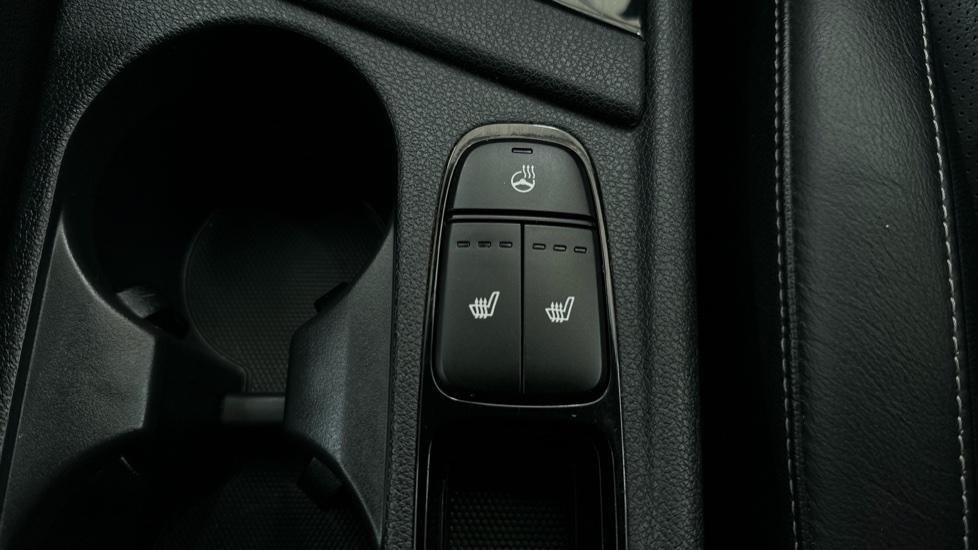 Heated Steering Wheel/Heated Seats 