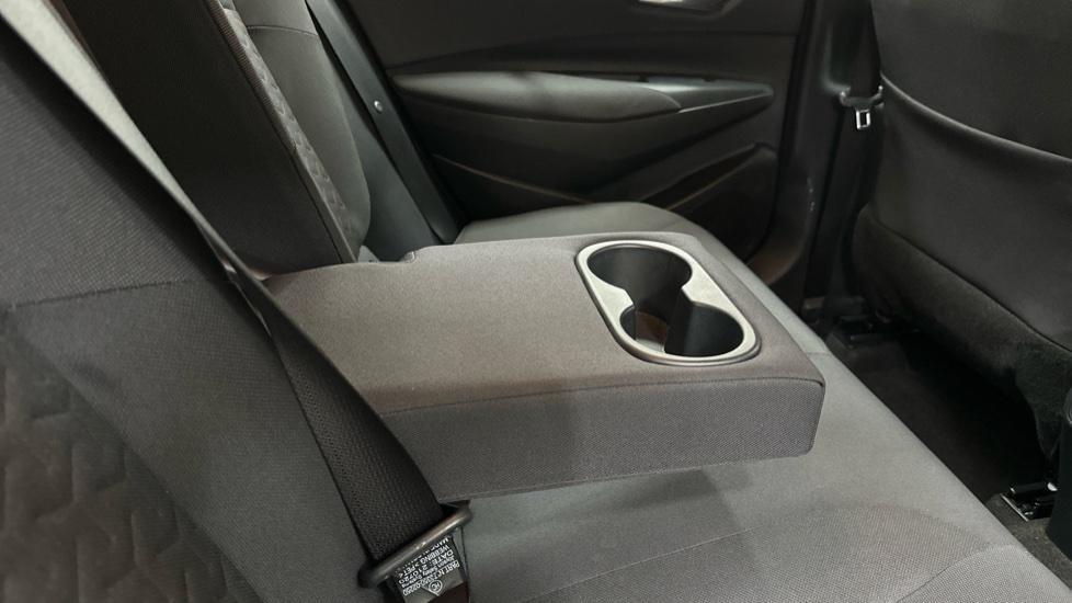 Rear Armrest/ Cup Holder