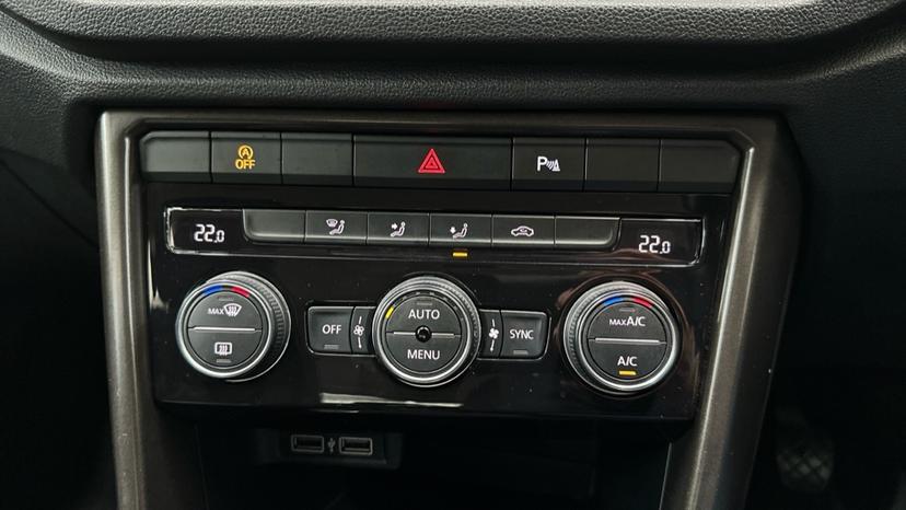 Dual Climate Control / Air Conditioning  / Auto Stop Start 