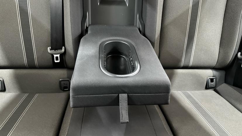 Rear Armrest/ Cup Holder