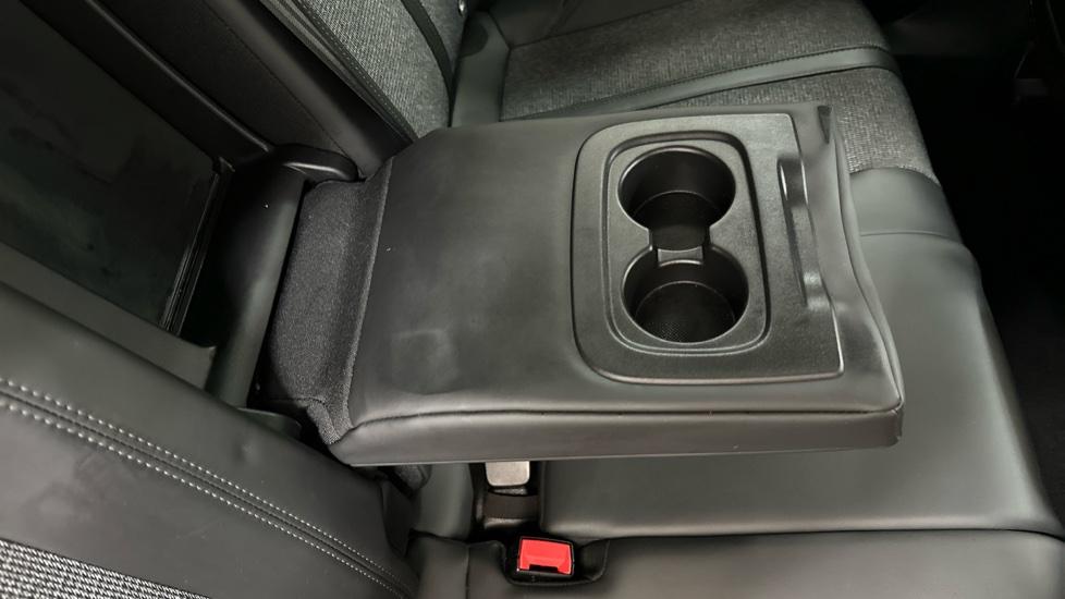 Rear Armrest/ Cup Holder